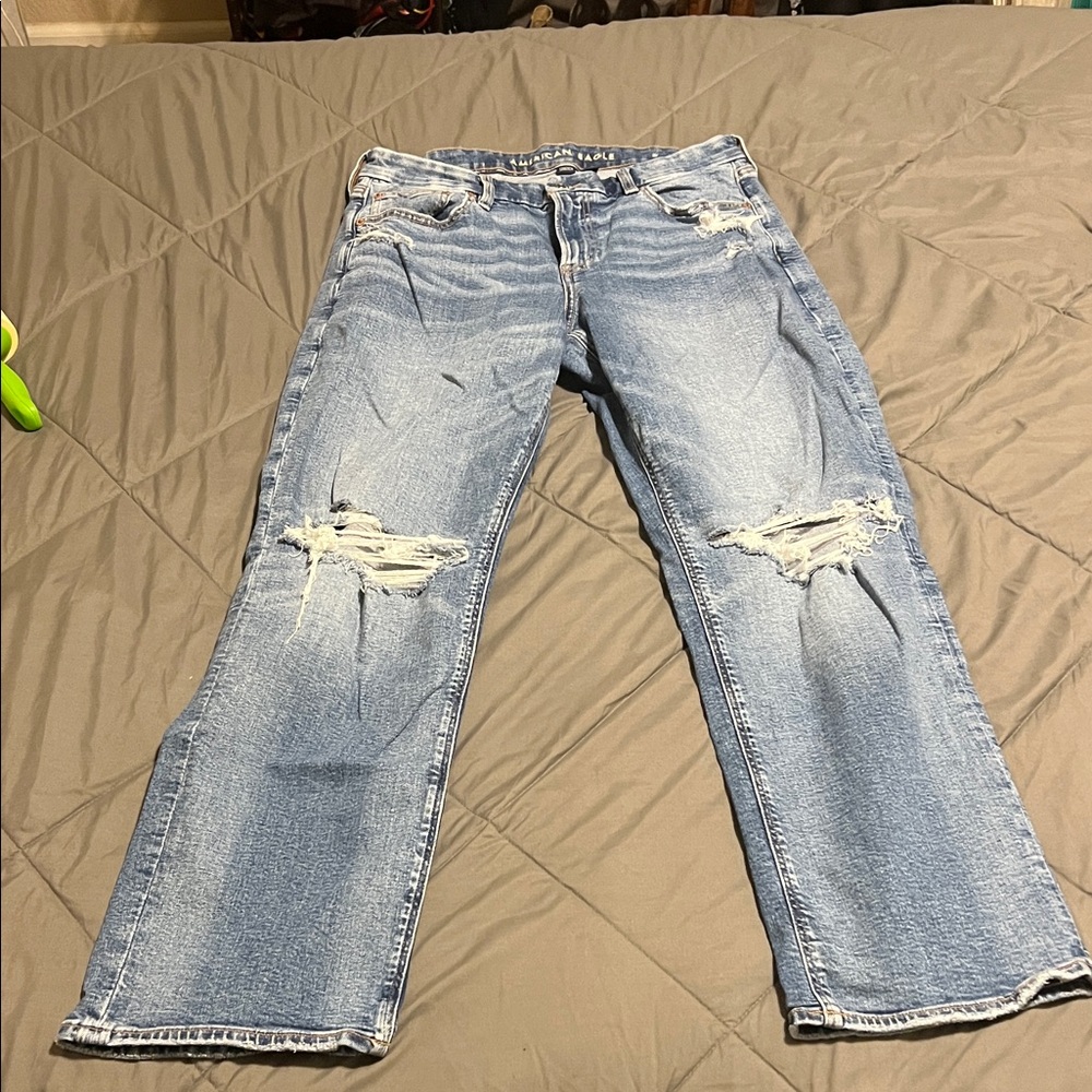 American Eagle 🦅 Distressed Blue Jeans
